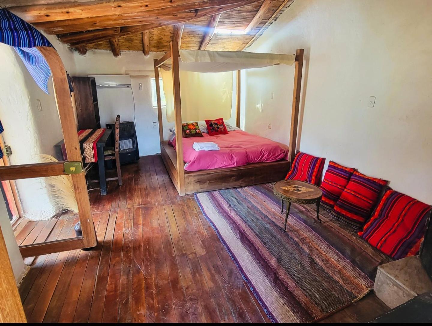 Wolf Totem Steam Punk Guesthouse Pisac Rom bilde